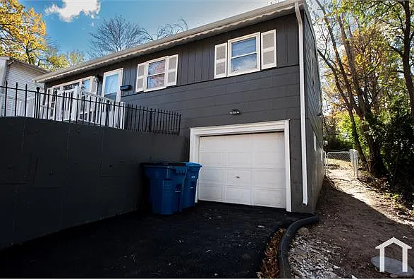 3 bed, 864 sqft, $1,450 — Photo 2