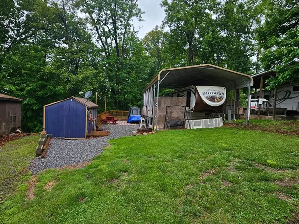 18 Hot Dog Rd, Falling Waters, WV 25419