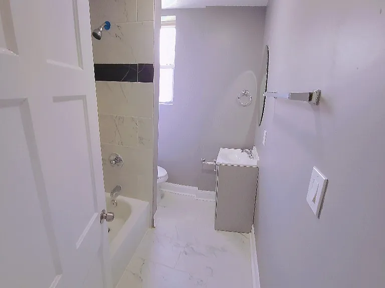 1347 Homestead St — Photo 15
