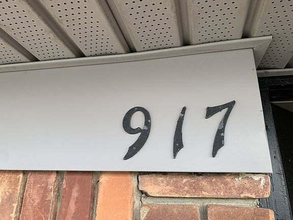 2nd image of 917 W Boundary St