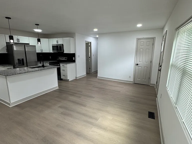 213 Ivey St — Photo 4