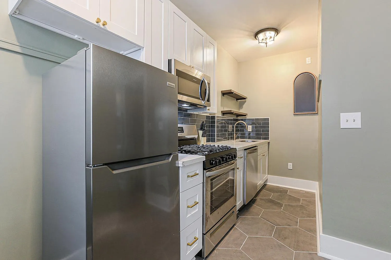 1 bed, 500 sqft, $1,600 — Photo 4