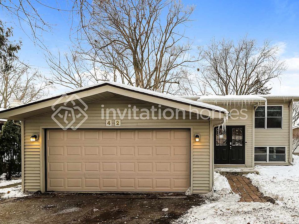 1st image of 42 Holly Dr
