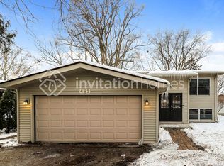 42 Holly Dr, Crystal Lake, IL 60014