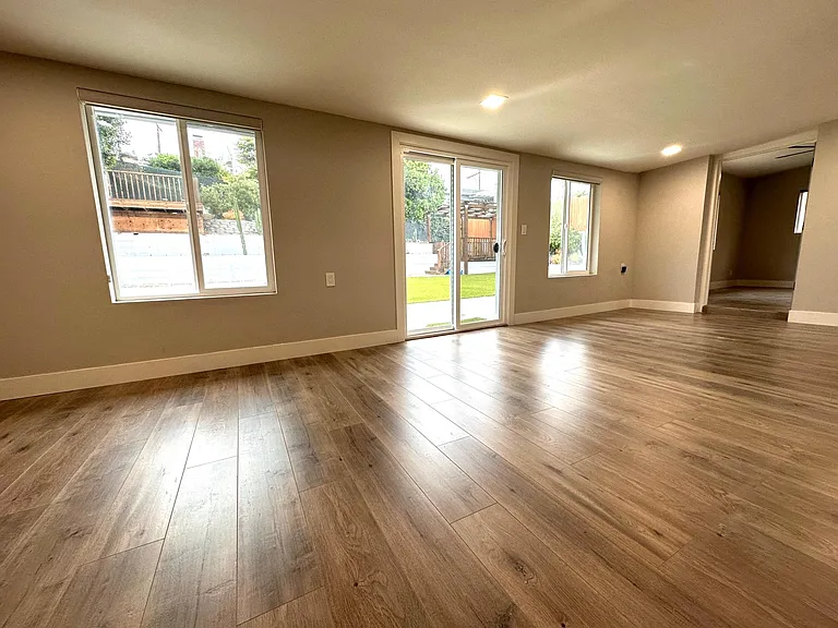 2078 Finch Ln — Photo 8