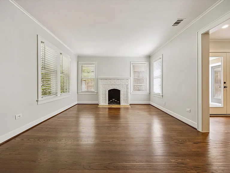 6417 Westchester St — Photo 3