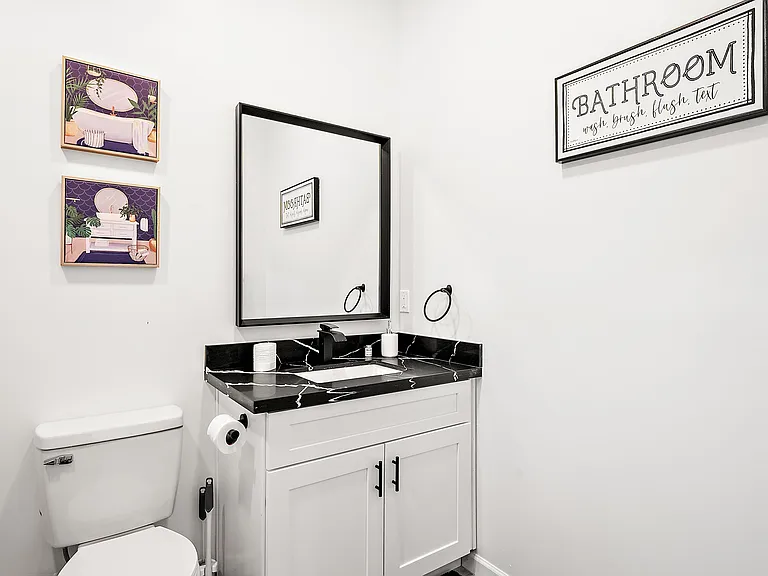 5222 N 22nd Dr — Photo 15
