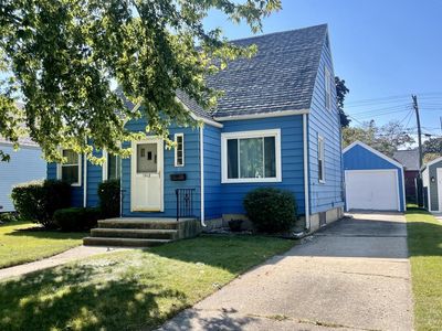 7812 21st AVENUE, Kenosha, WI, 53143