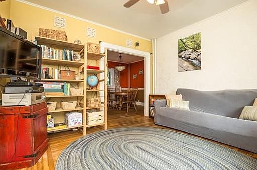 5th image of 168 W Elm Ave