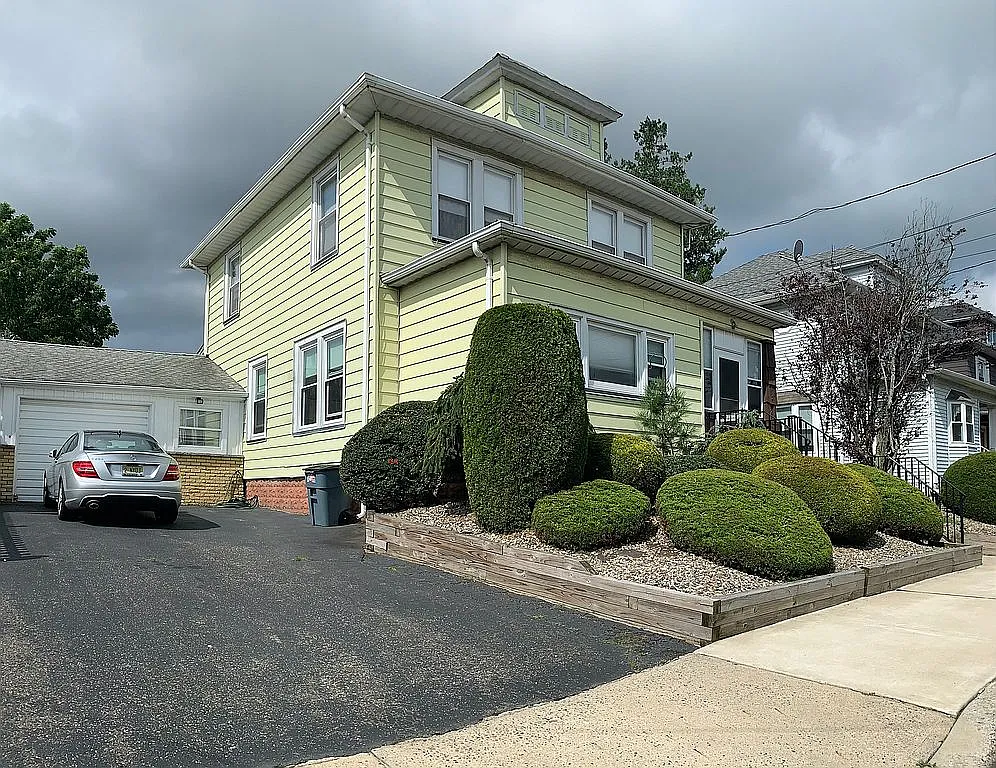 2 Bertram Ave photo 1
