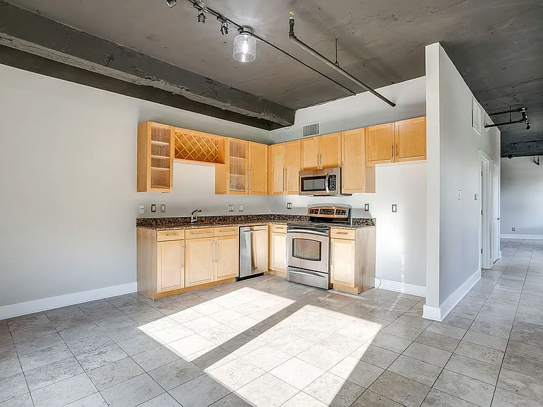 910 Houston St #301 — Photo 18
