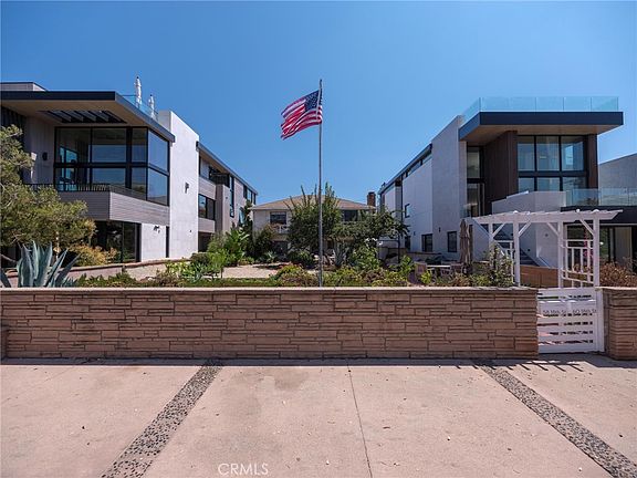 2nd image of 60 18th St