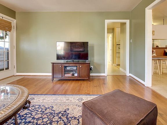 5th image of 304 N Bowie St