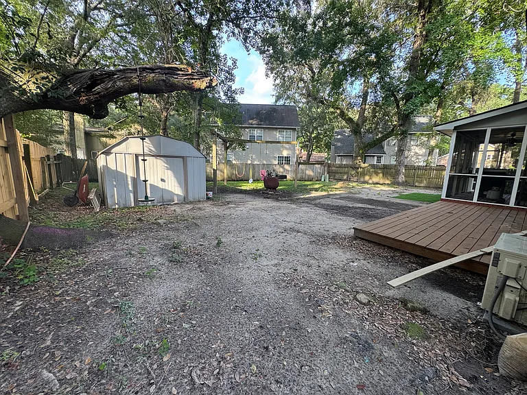 102 Weatherbark Cir — Photo 25