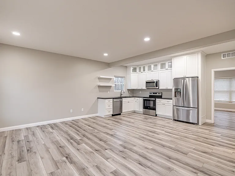 225 Southern Lake Dr — Photo 16