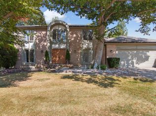 38060 Eric Ct, Farmington Hills, MI 48335