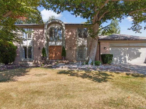 38060 Eric Ct, Farmington Hills, MI 48335