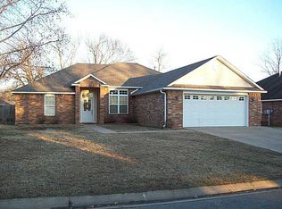 900 Village Dr, Lavaca, AR 72941
