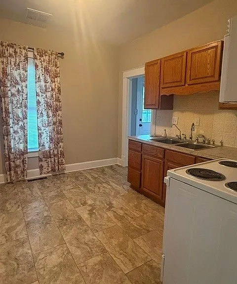 409 W Walnut St — Photo 20