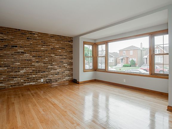3rd image of 6029 S Komensky Ave