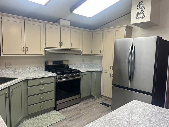 4th image of 1250 N Kirby St Space 8