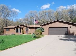 N5542 Polaris Dr, Pardeeville, WI 53954
