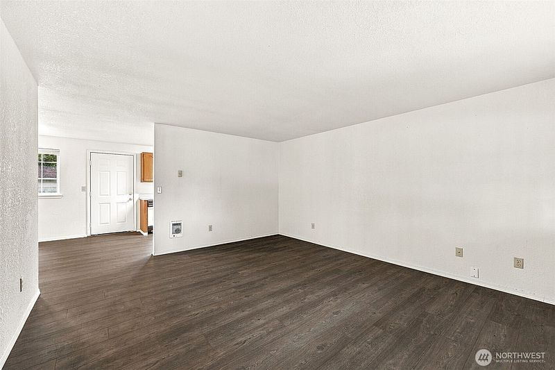 4th image of 912 Marion Street