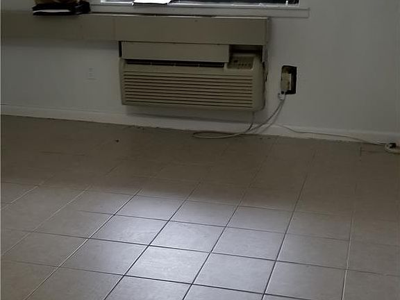 4th image of 13976 35th Ave APT 1A