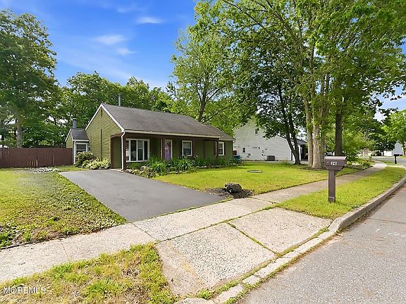 3rd image of 26 Ravenwood Boulevard