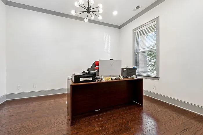 5 bed, 4.0 bath, 4076 sqft, $3,695 — Photo 4