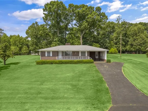 285 Crescent Hill Dr, Pickens, SC 29671