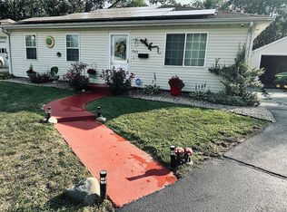 243 Galloway Park Dr, Decatur, IL 62521