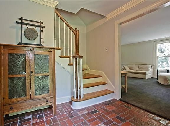 3rd image of 1205 Saxon Dr
