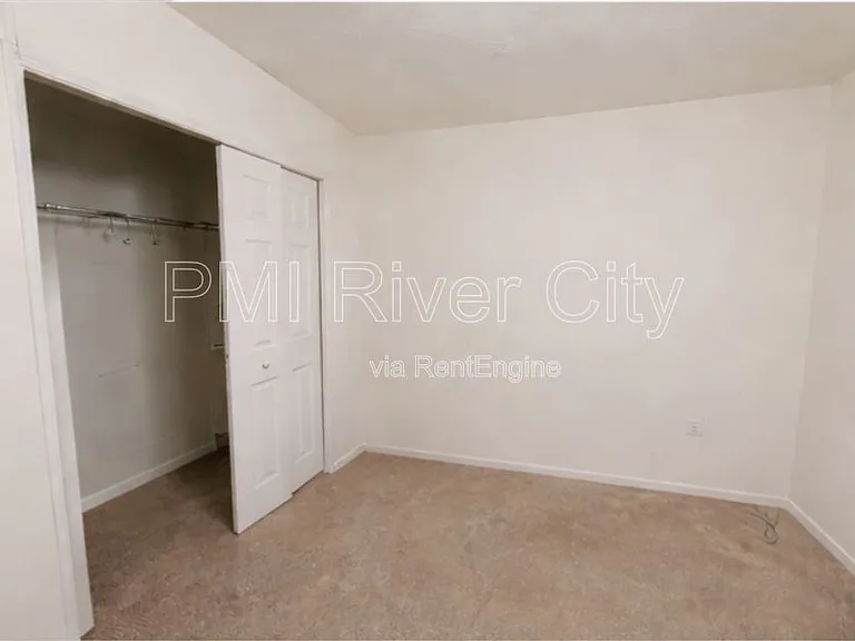12154 Alexandra Dr — Photo 6