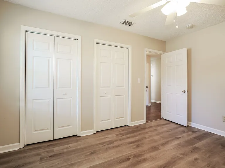 3167 Laurel Grv S — Photo 13