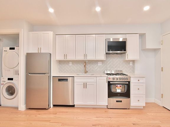 4th image of 41 W 105th St