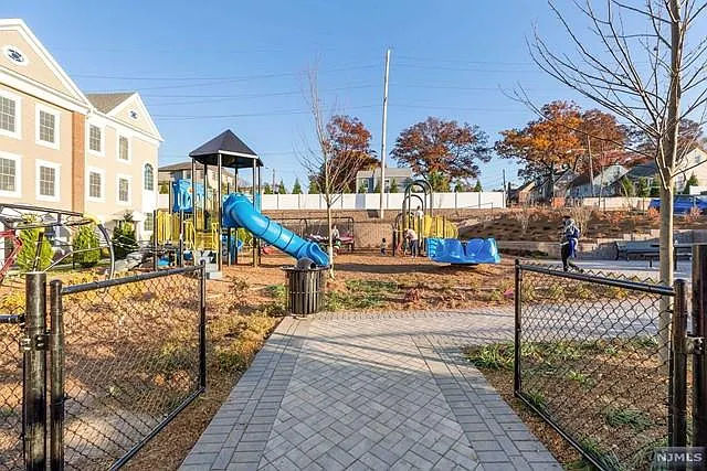 44 Truman Dr — Photo 43
