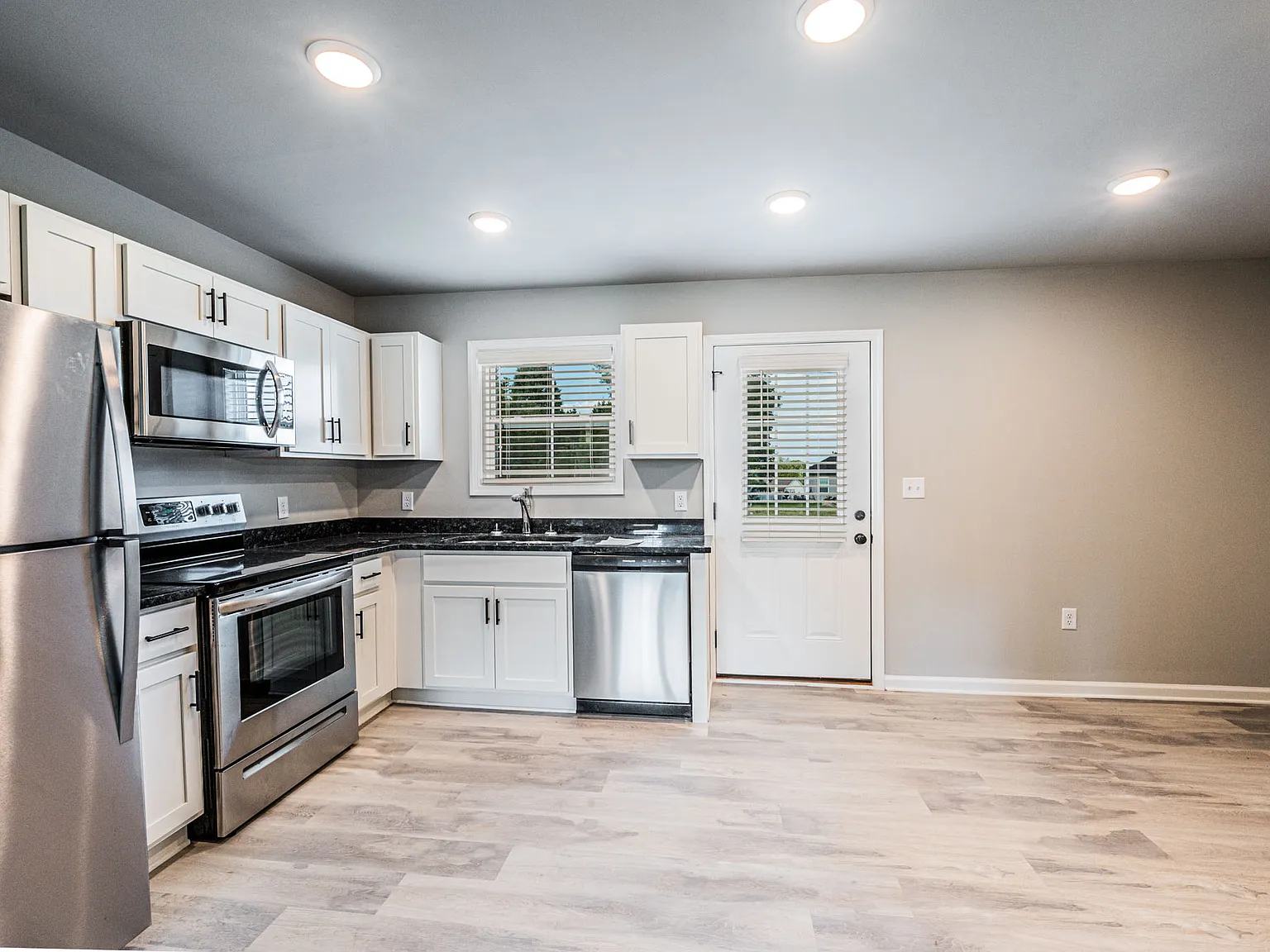 229 Whispering Hills Boulevard - 1 — Photo 4