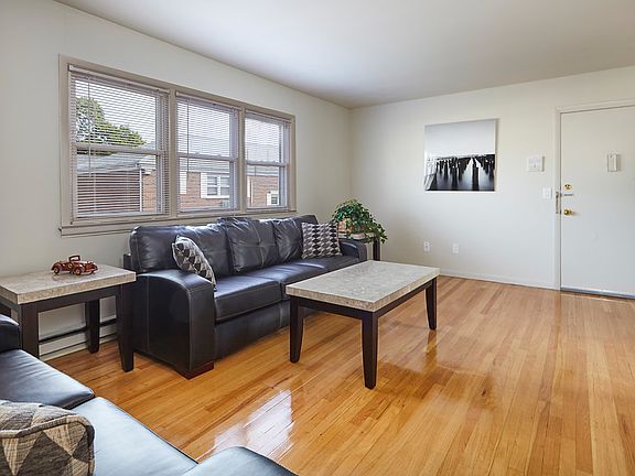 Living Room (Unfurnished)