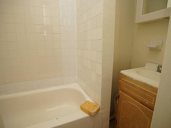 4th image of 3128 Villa Ave APT 11