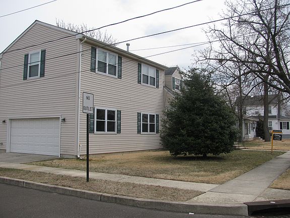 4th image of 557 Chelton Ave