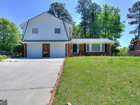 909 Holly Hedge Rd, Stone Mountain, GA 30083