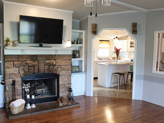 3rd image of 126 Lake Dr