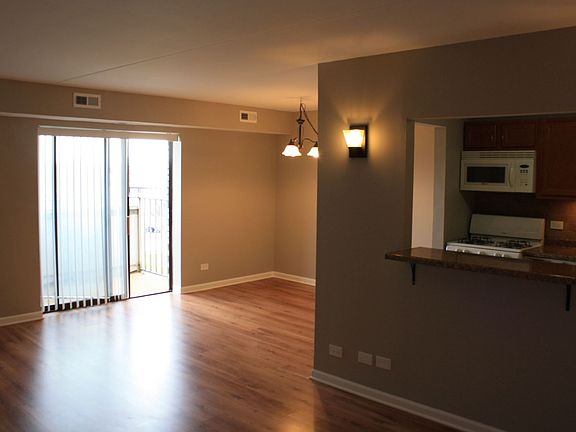 3rd image of 1460 Fairlane Dr APT 416