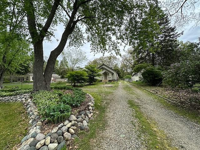 1st image of 1825 Petrolia