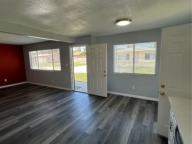 8523 Cedar St — Photo 7