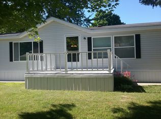 65 Hemlock Ave, Cedar Springs, MI 49319