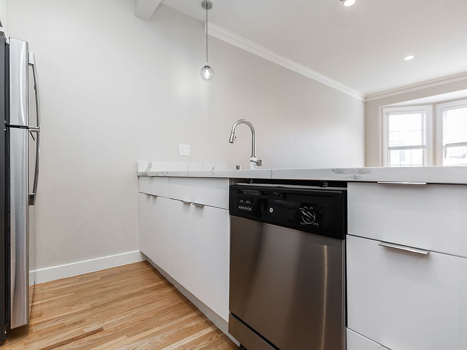 1st image of 3035 Baker St #2