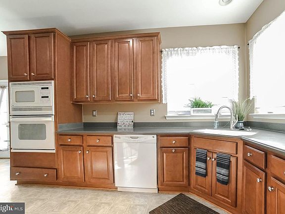 4th image of 23404 Canna Ct