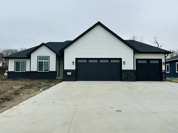1216 E 19th St, South Sioux City, NE 68776